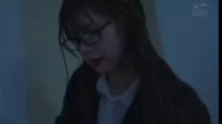 棕色头发的Emilly Willis口交并被她的继子大鸡巴撑开她的阴道